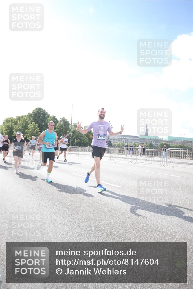 29.06.2025 - hella hamburg halbmarathon Jannik Wohlers http://msf.ph/oto/8147604 29.06.2025 10:00:37 Lombardsbrücke 1130, 1726, 2490, 2936, 3625, 3740, 4238, 4616, 4708, 5033, 5418, 5870, 6147, 6487, 6531, 6714, 6757, 6835, 7658, 7757, 7759, 7761, 8255, 8326, 8923, 9124, 9932, 10188, 10271, 10705, 11937, 12196, 12206, 12261, 12809, 13287, 13407, 14306, 14577, 15232, 15284, 15527, 15838, 16401, 16434, 16594, 16786, 16922, 17087, 17268, 17304, 18029, 18426, 18452, 18485, 18612, 18759 meine-sportfotos.de
