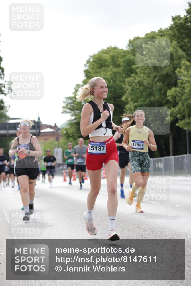 29.06.2025 - hella hamburg halbmarathon Jannik Wohlers http://msf.ph/oto/8147611 29.06.2025 10:11:39 Lombardsbrücke 1062, 1790, 9191, 9705, 10042, 10409, 11525, 11537, 11581, 11917, 13171, 13542, 13958, 14060, 14196, 15137, 16976, 18261, 18395, 18429, 18655 meine-sportfotos.de
