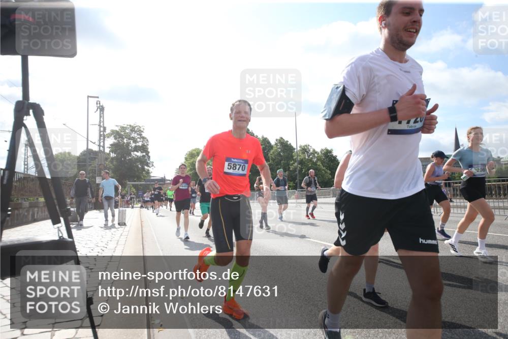 29.06.2025 - hella hamburg halbmarathon Jannik Wohlers http://msf.ph/oto/8147631 29.06.2025 10:00:40 Lombardsbrücke 1130, 1726, 2354, 2363, 2490, 2936, 3625, 3740, 4068, 4238, 4708, 5033, 5870, 6147, 6487, 6531, 6835, 7658, 7757, 7759, 7761, 8255, 8326, 9932, 10188, 10271, 10705, 11937, 12196, 12206, 12261, 12809, 13287, 13407, 14306, 14577, 15232, 15240, 15284, 15527, 15838, 16401, 16530, 16594, 16786, 16922, 17304, 17543, 17739, 18029, 18426, 18452, 18485, 18759 meine-sportfotos.de