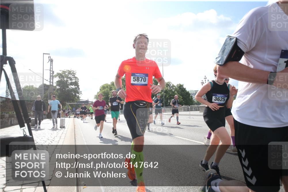 29.06.2025 - hella hamburg halbmarathon Jannik Wohlers http://msf.ph/oto/8147642 29.06.2025 10:00:41 Lombardsbrücke 1130, 1420, 1726, 2354, 2363, 2490, 2936, 3625, 3740, 4068, 4238, 4708, 5033, 5870, 6147, 6487, 6531, 6835, 7658, 7757, 7759, 7761, 8045, 8046, 8255, 8326, 9932, 10188, 10271, 11937, 12196, 12206, 12261, 12809, 13287, 14306, 15232, 15240, 15284, 15527, 15838, 16401, 16517, 16530, 16594, 16602, 16786, 16922, 17304, 17387, 17543, 17739, 18029, 18327, 18452, 18485, 18759 meine-sportfotos.de
