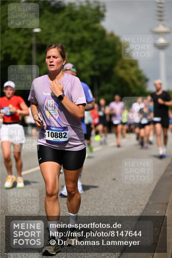 29.06.2025 - hella hamburg halbmarathon Dr. Thomas Lammeyer http://msf.ph/oto/8147644 29.06.2025 10:06:00 Kennedybrücke 1184, 1329, 1364, 1464, 1653, 1722, 1724, 1729, 1881, 1940, 2591, 3039, 3169, 3199, 4286, 4328, 4649, 5547, 5602, 5603, 6327, 6438, 7031, 7189, 7223, 8191, 8632, 8926, 9156, 9230, 9353, 9741, 10074, 10177, 10882 meine-sportfotos.de