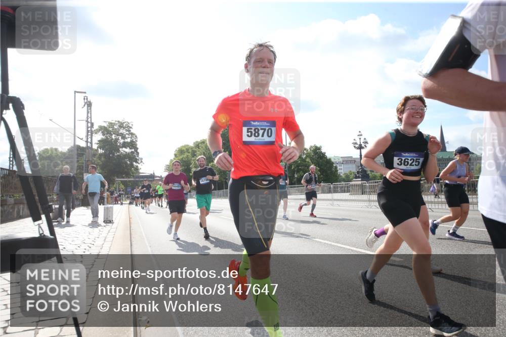 29.06.2025 - hella hamburg halbmarathon Jannik Wohlers http://msf.ph/oto/8147647 29.06.2025 10:00:41 Lombardsbrücke 1130, 1420, 1726, 2354, 2363, 2490, 2936, 3625, 3740, 4068, 4238, 4708, 5033, 5870, 6147, 6487, 6531, 6835, 7658, 7757, 7759, 7761, 8045, 8046, 8255, 8326, 9932, 10188, 10271, 11937, 12196, 12206, 12261, 12809, 13287, 14306, 15232, 15240, 15284, 15527, 15838, 16401, 16517, 16530, 16594, 16602, 16786, 16922, 17304, 17387, 17543, 17739, 18029, 18327, 18452, 18485, 18759 meine-sportfotos.de
