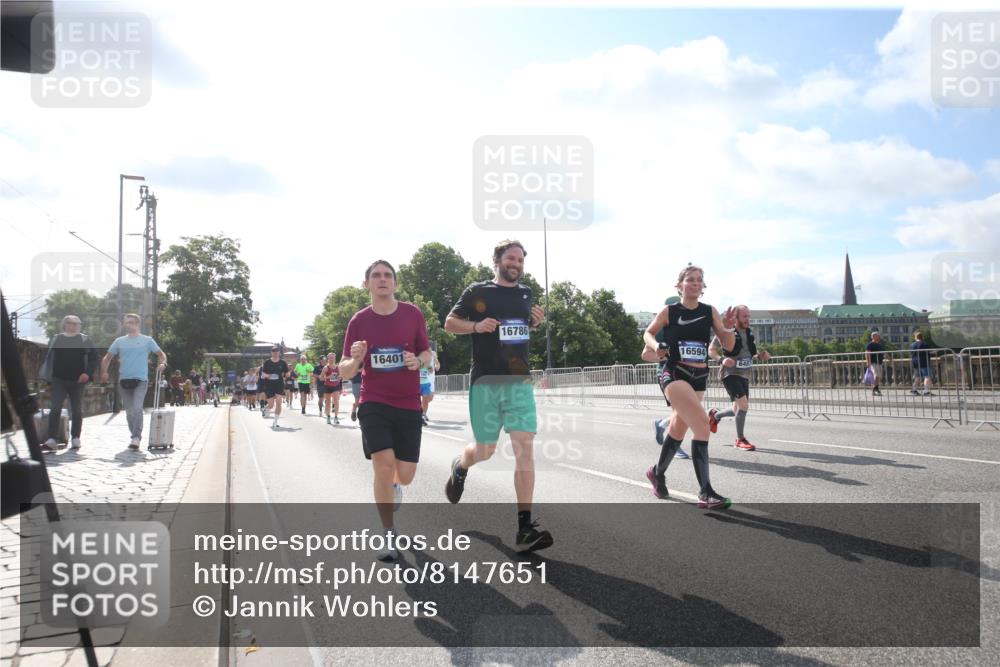 29.06.2025 - hella hamburg halbmarathon Jannik Wohlers http://msf.ph/oto/8147651 29.06.2025 10:00:42 Lombardsbrücke 1130, 1420, 1726, 2354, 2363, 2490, 2936, 3625, 3740, 4068, 4238, 4708, 5870, 6147, 6487, 6531, 6835, 7658, 7757, 7759, 7761, 8045, 8046, 8255, 8326, 9932, 10188, 10271, 10383, 11937, 12196, 12206, 12261, 13287, 14306, 15232, 15240, 15284, 15527, 15838, 16401, 16517, 16530, 16594, 16602, 16786, 16922, 17304, 17387, 17543, 17739, 18029, 18327, 18452, 18485, 18759, 18796 meine-sportfotos.de