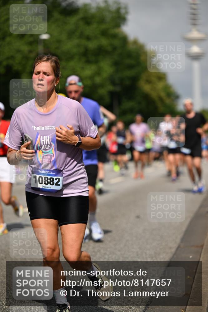 29.06.2025 - hella hamburg halbmarathon Dr. Thomas Lammeyer http://msf.ph/oto/8147657 29.06.2025 10:06:00 Kennedybrücke 1184, 1329, 1364, 1464, 1653, 1722, 1724, 1729, 1881, 1940, 2591, 3039, 3169, 3199, 4286, 4328, 4649, 5547, 5602, 5603, 6327, 6438, 7031, 7189, 7223, 8191, 8632, 8926, 9156, 9230, 9353, 9741, 10074, 10177, 10882 meine-sportfotos.de
