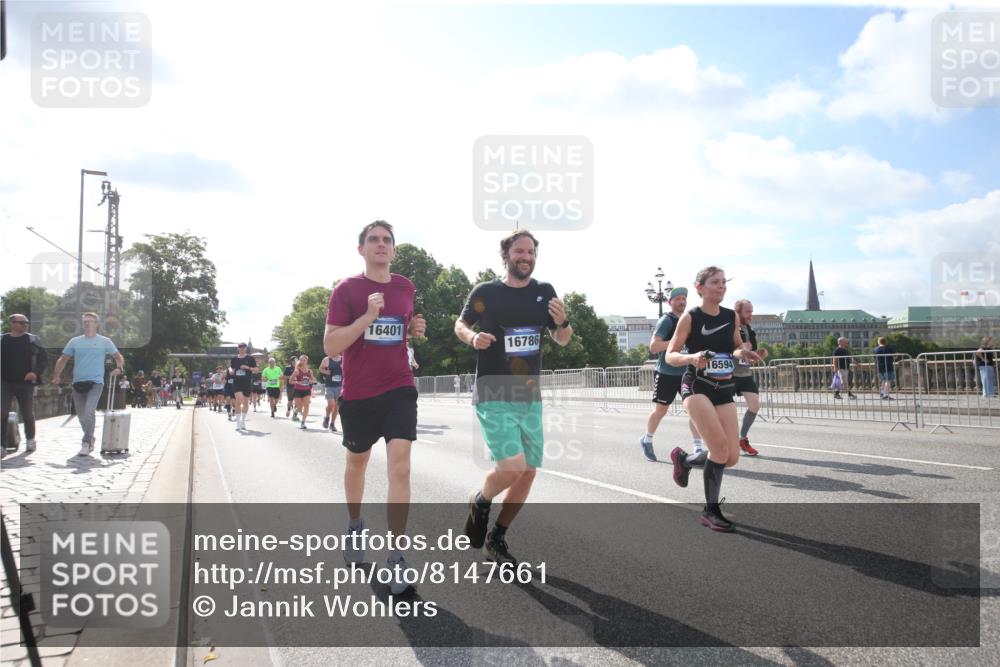 29.06.2025 - hella hamburg halbmarathon Jannik Wohlers http://msf.ph/oto/8147661 29.06.2025 10:00:42 Lombardsbrücke 1130, 1420, 1726, 2354, 2363, 2490, 2936, 3625, 3740, 4068, 4238, 4708, 5870, 6147, 6487, 6531, 6835, 7658, 7757, 7759, 7761, 8045, 8046, 8255, 8326, 9932, 10188, 10271, 10383, 11937, 12196, 12206, 12261, 13287, 14306, 15232, 15240, 15284, 15527, 15838, 16401, 16517, 16530, 16594, 16602, 16786, 16922, 17304, 17387, 17543, 17739, 18029, 18327, 18452, 18485, 18759, 18796 meine-sportfotos.de