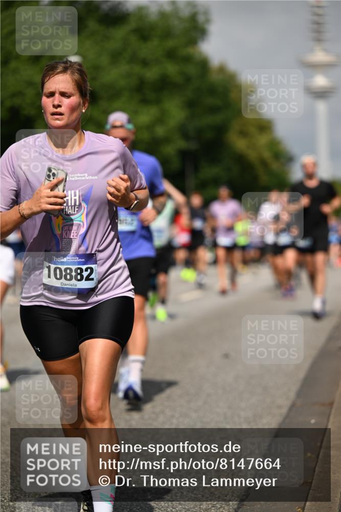 29.06.2025 - hella hamburg halbmarathon Dr. Thomas Lammeyer http://msf.ph/oto/8147664 29.06.2025 10:06:00 Kennedybrücke 1184, 1329, 1364, 1464, 1653, 1722, 1724, 1729, 1881, 1940, 2591, 3039, 3169, 3199, 4286, 4328, 4649, 5547, 5602, 5603, 6327, 6438, 7031, 7189, 7223, 8191, 8632, 8926, 9156, 9230, 9353, 9741, 10074, 10177, 10882 meine-sportfotos.de