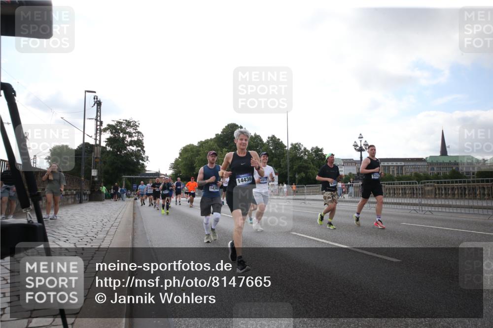 29.06.2025 - hella hamburg halbmarathon Jannik Wohlers http://msf.ph/oto/8147665 29.06.2025 10:03:58 Lombardsbrücke 1213, 1377, 1674, 2852, 2979, 4587, 5354, 5365, 5976, 6709, 8177, 8217, 9489, 10213, 10756, 10962, 11582, 12004, 12005, 12998, 13625, 14340, 14436, 14917, 15525, 16753, 16989, 17071, 17113, 17437, 17569, 17763, 17860, 17880, 18098, 18199, 18525 meine-sportfotos.de