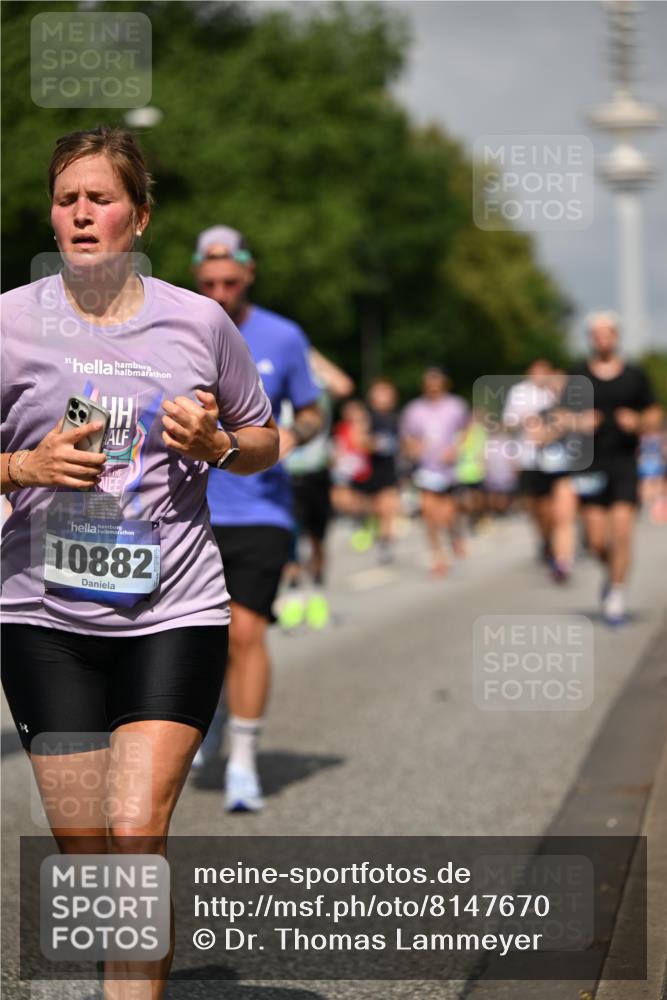 29.06.2025 - hella hamburg halbmarathon Dr. Thomas Lammeyer http://msf.ph/oto/8147670 29.06.2025 10:06:01 Kennedybrücke 1184, 1329, 1364, 1453, 1464, 1653, 1722, 1724, 1729, 1881, 1940, 2591, 3039, 3169, 3199, 4286, 4328, 4649, 5547, 5602, 5603, 6327, 6438, 7031, 7189, 7223, 8191, 8926, 9156, 9230, 9353, 9741, 10177, 10882 meine-sportfotos.de