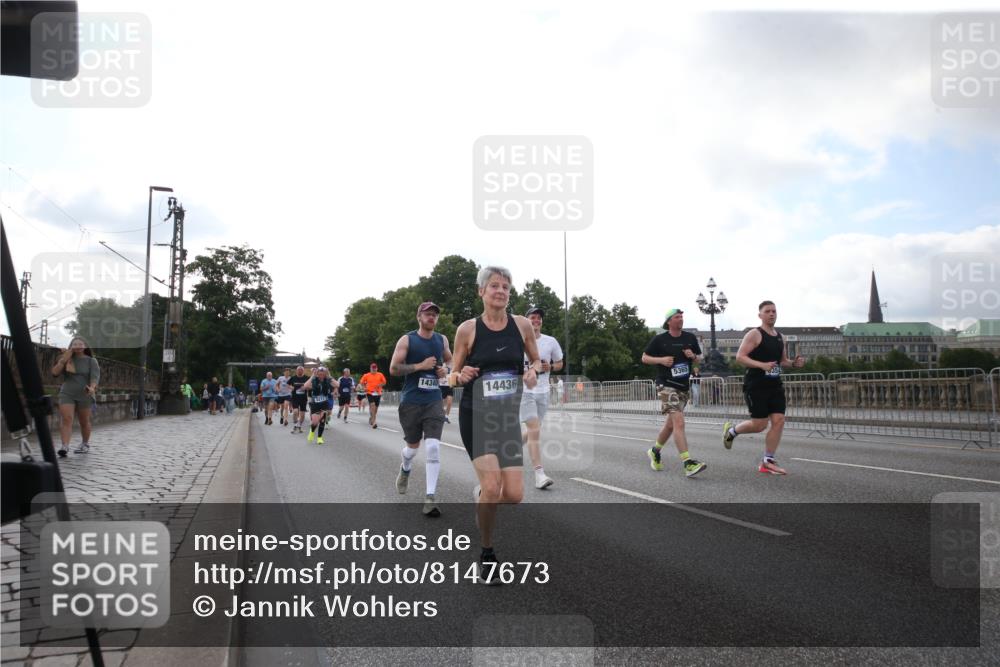 29.06.2025 - hella hamburg halbmarathon Jannik Wohlers http://msf.ph/oto/8147673 29.06.2025 10:03:58 Lombardsbrücke 1213, 1377, 1674, 2852, 2979, 4587, 5354, 5365, 5976, 6709, 8177, 8217, 9489, 10213, 10756, 10962, 11582, 12004, 12005, 12998, 13625, 14340, 14436, 14917, 15525, 16753, 16989, 17071, 17113, 17437, 17569, 17763, 17860, 17880, 18098, 18199, 18525 meine-sportfotos.de