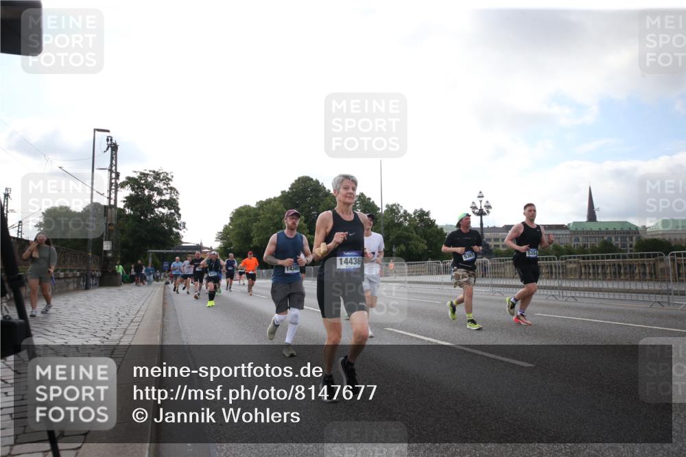 29.06.2025 - hella hamburg halbmarathon Jannik Wohlers http://msf.ph/oto/8147677 29.06.2025 10:03:58 Lombardsbrücke 1213, 1377, 1674, 2852, 2979, 4587, 5354, 5365, 5976, 6709, 8177, 8217, 9489, 10213, 10756, 10962, 11582, 12004, 12005, 12998, 13625, 14340, 14436, 14917, 15525, 16753, 16989, 17071, 17113, 17437, 17569, 17763, 17860, 17880, 18098, 18199, 18525 meine-sportfotos.de
