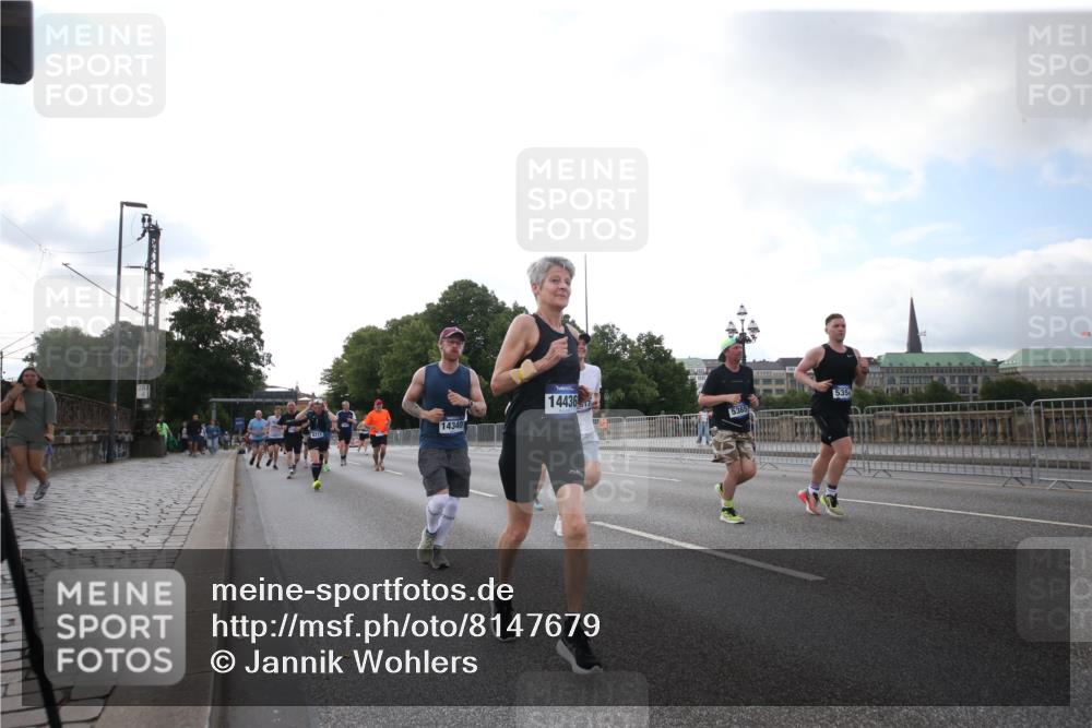 29.06.2025 - hella hamburg halbmarathon Jannik Wohlers http://msf.ph/oto/8147679 29.06.2025 10:03:58 Lombardsbrücke 1213, 1377, 1674, 2852, 2979, 4587, 5354, 5365, 5976, 6709, 8177, 8217, 9489, 10213, 10756, 10962, 11582, 12004, 12005, 12998, 13625, 14340, 14436, 14917, 15525, 16753, 16989, 17071, 17113, 17437, 17569, 17763, 17860, 17880, 18098, 18199, 18525 meine-sportfotos.de