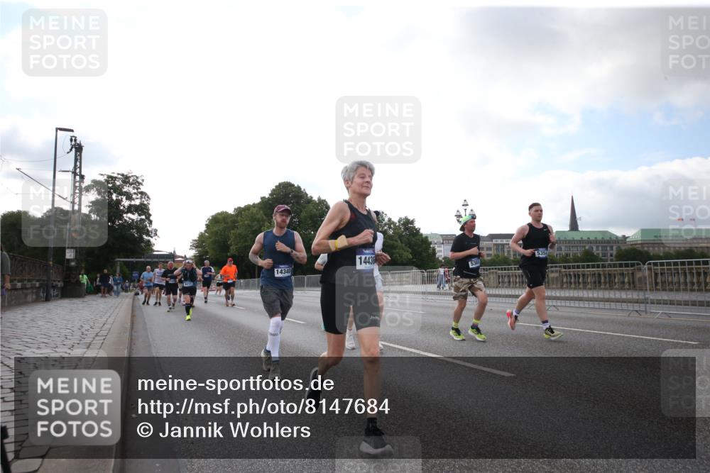 29.06.2025 - hella hamburg halbmarathon Jannik Wohlers http://msf.ph/oto/8147684 29.06.2025 10:03:58 Lombardsbrücke 1213, 1377, 1674, 2852, 2979, 4587, 5354, 5365, 5976, 6709, 8177, 8217, 9489, 10213, 10756, 10962, 11582, 12004, 12005, 12998, 13625, 14340, 14436, 14917, 15525, 16753, 16989, 17071, 17113, 17437, 17569, 17763, 17860, 17880, 18098, 18199, 18525 meine-sportfotos.de
