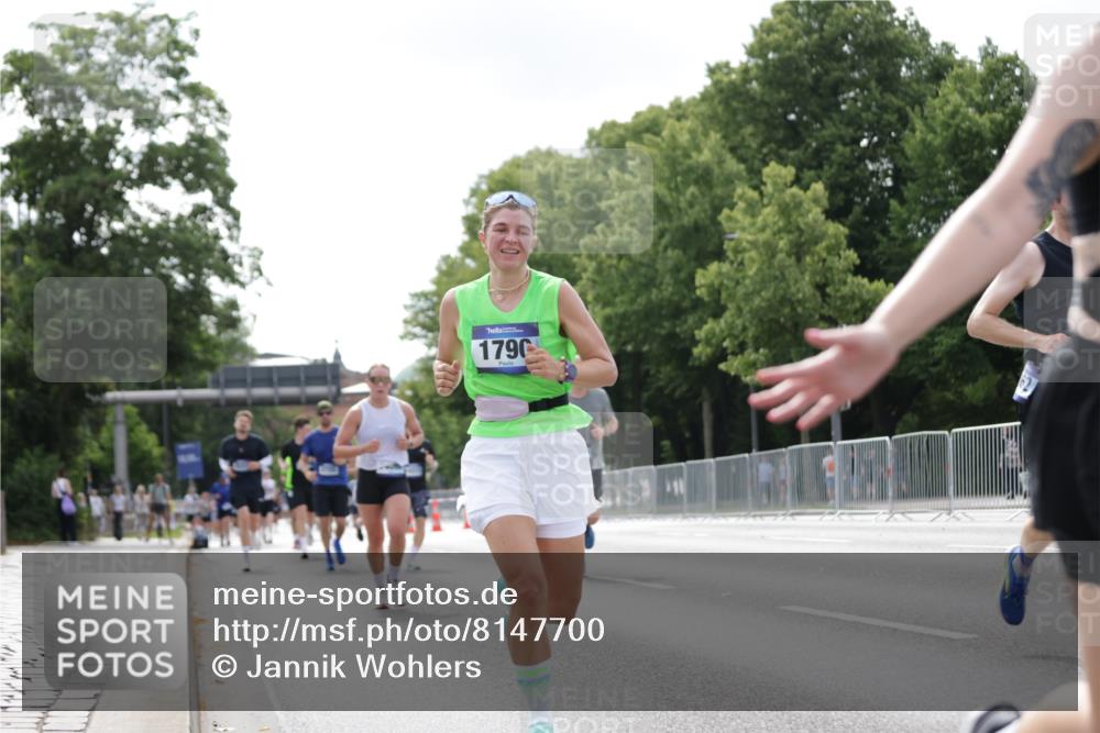 29.06.2025 - hella hamburg halbmarathon Jannik Wohlers http://msf.ph/oto/8147700 29.06.2025 10:11:42 Lombardsbrücke 1062, 1790, 2661, 7474, 9253, 9705, 10409, 11509, 11525, 11537, 11581, 11917, 13171, 13542, 14060, 14196, 14313, 15137, 16379, 16976, 18261, 18395, 18429, 18655 meine-sportfotos.de