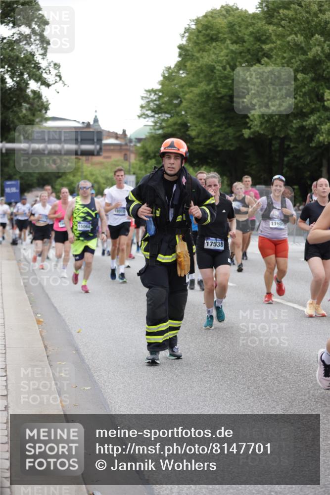 29.06.2025 - hella hamburg halbmarathon Jannik Wohlers http://msf.ph/oto/8147701 29.06.2025 10:48:38 Lombardsbrücke 2160, 2395, 2713, 2792, 3086, 3215, 3253, 4403, 5118, 5479, 5480, 5551, 6015, 6437, 6566, 6979, 7062, 9341, 9359, 10081, 11000, 11031, 11192, 11601, 11690, 11741, 11865, 12010, 12173, 12380, 12664, 12881, 12882, 13426, 13507, 13549, 13775, 14080, 14081, 14382, 14623, 15064, 15100, 15159, 15176, 15411, 15530, 15597, 15631, 15771, 16012, 16525, 17046, 17538, 17693, 18016 meine-sportfotos.de