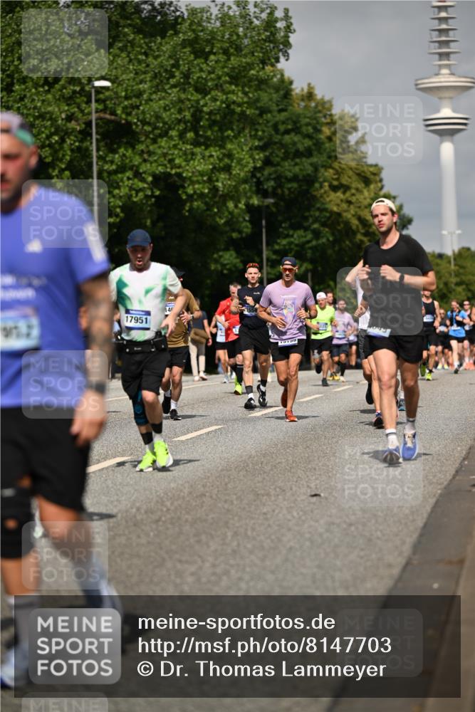 29.06.2025 - hella hamburg halbmarathon Dr. Thomas Lammeyer http://msf.ph/oto/8147703 29.06.2025 10:06:02 Kennedybrücke 1184, 1329, 1364, 1453, 1464, 1722, 1724, 1729, 1881, 1940, 2591, 3039, 3169, 3199, 4286, 4328, 4649, 5547, 5602, 5603, 6327, 6438, 7031, 7189, 7223, 8191, 8926, 9156, 9230, 9353, 9741, 10177, 10882 meine-sportfotos.de