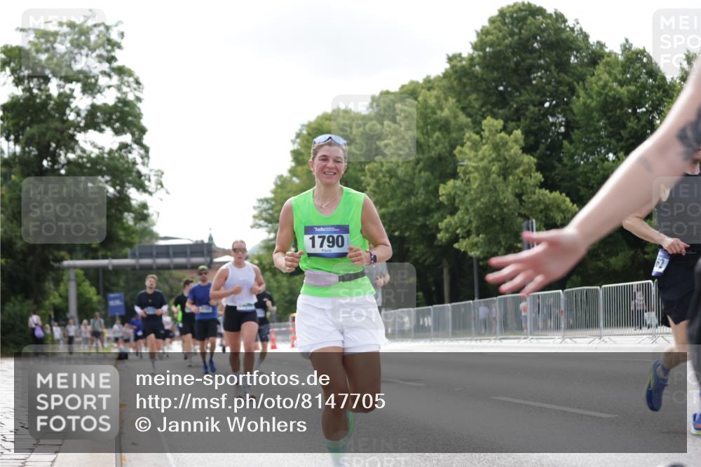 29.06.2025 - hella hamburg halbmarathon Jannik Wohlers http://msf.ph/oto/8147705 29.06.2025 10:11:42 Lombardsbrücke 1062, 1790, 2661, 7474, 9253, 9705, 10409, 11509, 11525, 11537, 11581, 11917, 13171, 13542, 14060, 14196, 14313, 15137, 16379, 16976, 18261, 18395, 18429, 18655 meine-sportfotos.de