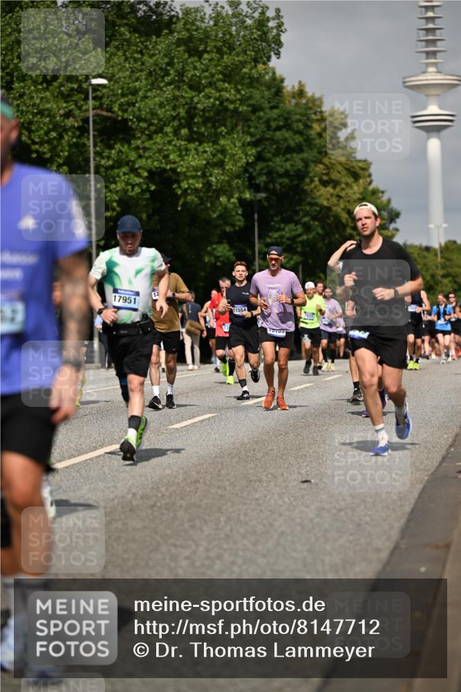 29.06.2025 - hella hamburg halbmarathon Dr. Thomas Lammeyer http://msf.ph/oto/8147712 29.06.2025 10:06:02 Kennedybrücke 1184, 1329, 1364, 1453, 1464, 1722, 1724, 1729, 1881, 1940, 2591, 3039, 3169, 3199, 4286, 4328, 4649, 5547, 5602, 5603, 6327, 6438, 7031, 7189, 7223, 8191, 8926, 9156, 9230, 9353, 9741, 10177, 10882 meine-sportfotos.de