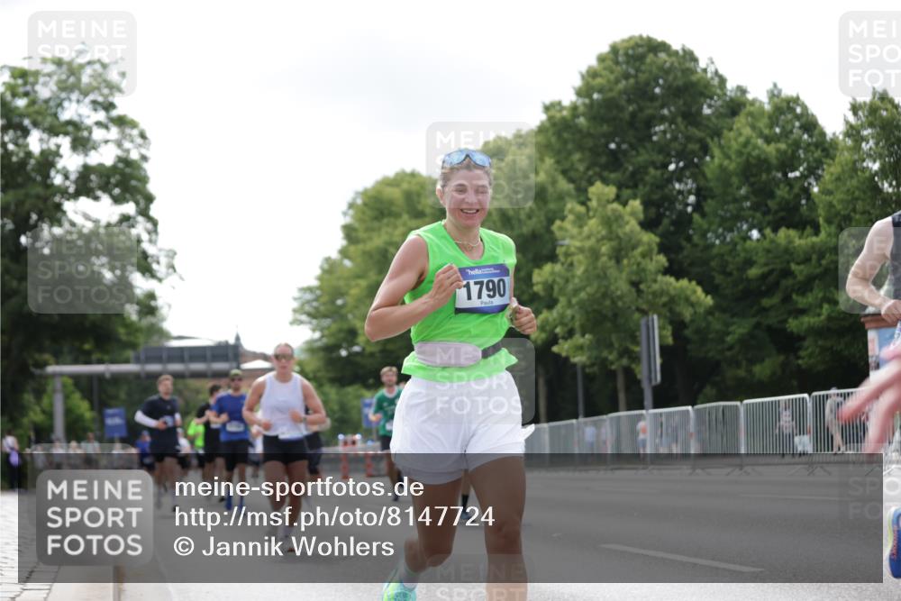 29.06.2025 - hella hamburg halbmarathon Jannik Wohlers http://msf.ph/oto/8147724 29.06.2025 10:11:42 Lombardsbrücke 1062, 1790, 2661, 7474, 9253, 9705, 10409, 11509, 11525, 11537, 11581, 11917, 13171, 13542, 14060, 14196, 14313, 15137, 16379, 16976, 18261, 18395, 18429, 18655 meine-sportfotos.de