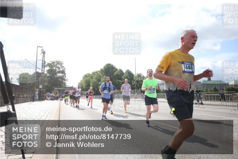 29.06.2025 - hella hamburg halbmarathon Jannik Wohlers http://msf.ph/oto/8147739 29.06.2025 10:05:43 Lombardsbrücke 1448, 1830, 1842, 3062, 4169, 4542, 5431, 6014, 7138, 7741, 8051, 8316, 9361, 10781, 13042, 13054, 13481, 14369, 14987, 15229, 15766, 15772, 16441, 16687, 17239, 17746, 18768, 18857, 18966 meine-sportfotos.de