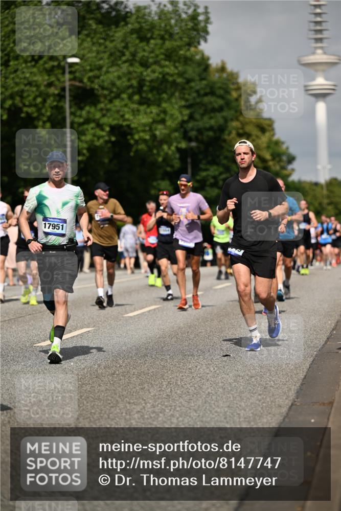 29.06.2025 - hella hamburg halbmarathon Dr. Thomas Lammeyer http://msf.ph/oto/8147747 29.06.2025 10:06:03 Kennedybrücke 1184, 1329, 1364, 1453, 1464, 1724, 1729, 1881, 1940, 2591, 3039, 3169, 3199, 4286, 4328, 4649, 5547, 5602, 5603, 6327, 6438, 7031, 7189, 7223, 8191, 8926, 9156, 9230, 9353, 9741, 10177, 10882 meine-sportfotos.de