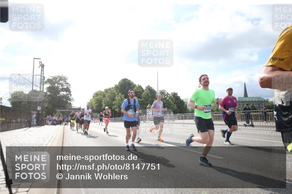 29.06.2025 - hella hamburg halbmarathon Jannik Wohlers http://msf.ph/oto/8147751 29.06.2025 10:05:43 Lombardsbrücke 1448, 1830, 1842, 3062, 4169, 4542, 5431, 6014, 7138, 7741, 8051, 8316, 9361, 10781, 13042, 13054, 13481, 14369, 14987, 15229, 15766, 15772, 16441, 16687, 17239, 17746, 18768, 18857, 18966 meine-sportfotos.de