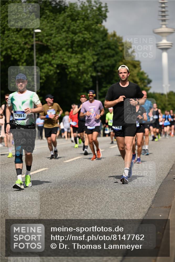 29.06.2025 - hella hamburg halbmarathon Dr. Thomas Lammeyer http://msf.ph/oto/8147762 29.06.2025 10:06:03 Kennedybrücke 1184, 1329, 1364, 1453, 1464, 1724, 1729, 1881, 1940, 2591, 3039, 3169, 3199, 4286, 4328, 4649, 5547, 5602, 5603, 6327, 6438, 7031, 7189, 7223, 8191, 8926, 9156, 9230, 9353, 9741, 10177, 10882 meine-sportfotos.de