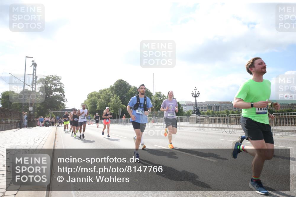29.06.2025 - hella hamburg halbmarathon Jannik Wohlers http://msf.ph/oto/8147766 29.06.2025 10:05:44 Lombardsbrücke 1448, 1842, 3062, 4169, 4542, 4868, 5431, 6014, 6314, 7138, 7741, 8051, 8316, 9361, 10781, 13042, 13054, 13481, 14369, 14987, 15145, 15229, 15766, 15772, 16441, 16687, 17239, 17746, 18768, 18857, 18966 meine-sportfotos.de