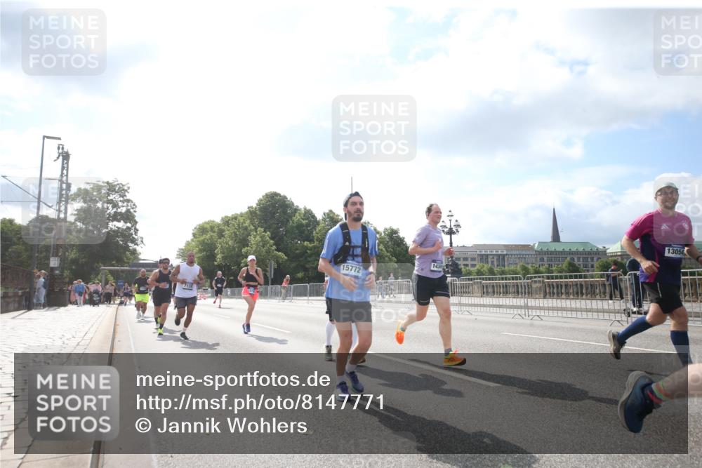 29.06.2025 - hella hamburg halbmarathon Jannik Wohlers http://msf.ph/oto/8147771 29.06.2025 10:05:44 Lombardsbrücke 1448, 1842, 3062, 4169, 4542, 4868, 5431, 6014, 6314, 7138, 7741, 8051, 8316, 9361, 10781, 13042, 13054, 13481, 14369, 14987, 15145, 15229, 15766, 15772, 16441, 16687, 17239, 17746, 18768, 18857, 18966 meine-sportfotos.de