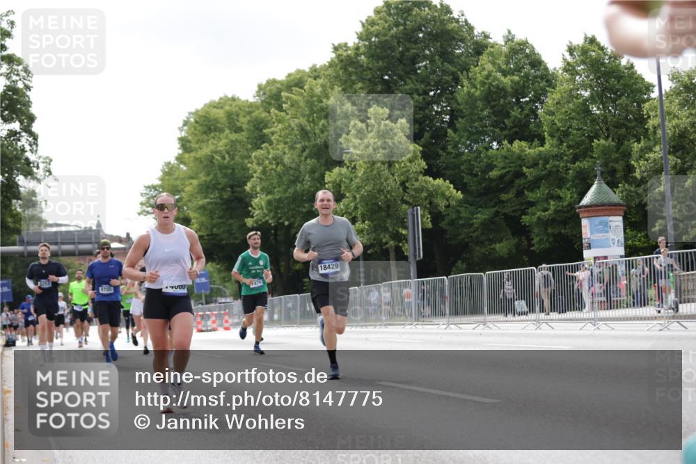 29.06.2025 - hella hamburg halbmarathon Jannik Wohlers http://msf.ph/oto/8147775 29.06.2025 10:11:43 Lombardsbrücke 1062, 1790, 2661, 7474, 9253, 9705, 10409, 11509, 11525, 11537, 11581, 13171, 13542, 14060, 14196, 14313, 15137, 16379, 16976, 18261, 18395, 18429, 18655 meine-sportfotos.de