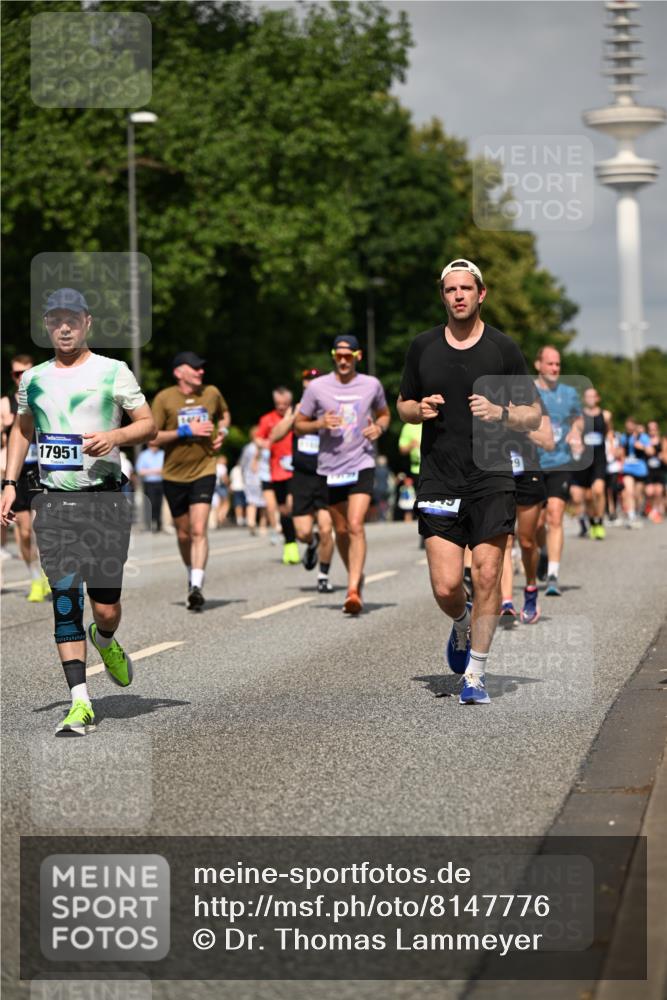 29.06.2025 - hella hamburg halbmarathon Dr. Thomas Lammeyer http://msf.ph/oto/8147776 29.06.2025 10:06:03 Kennedybrücke 1184, 1329, 1364, 1453, 1464, 1724, 1729, 1881, 1940, 2591, 3039, 3169, 3199, 4286, 4328, 4649, 5547, 5602, 5603, 6327, 6438, 7031, 7189, 7223, 8191, 8926, 9156, 9230, 9353, 9741, 10177, 10882 meine-sportfotos.de