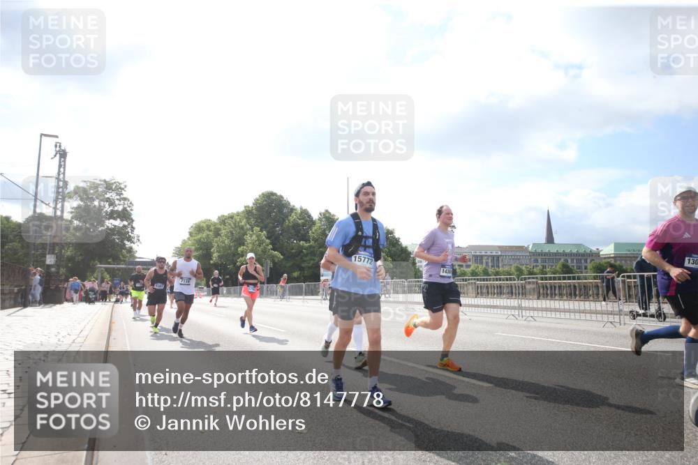 29.06.2025 - hella hamburg halbmarathon Jannik Wohlers http://msf.ph/oto/8147778 29.06.2025 10:05:44 Lombardsbrücke 1448, 1842, 3062, 4169, 4542, 4868, 5431, 6014, 6314, 7138, 7741, 8051, 8316, 9361, 10781, 13042, 13054, 13481, 14369, 14987, 15145, 15229, 15766, 15772, 16441, 16687, 17239, 17746, 18768, 18857, 18966 meine-sportfotos.de