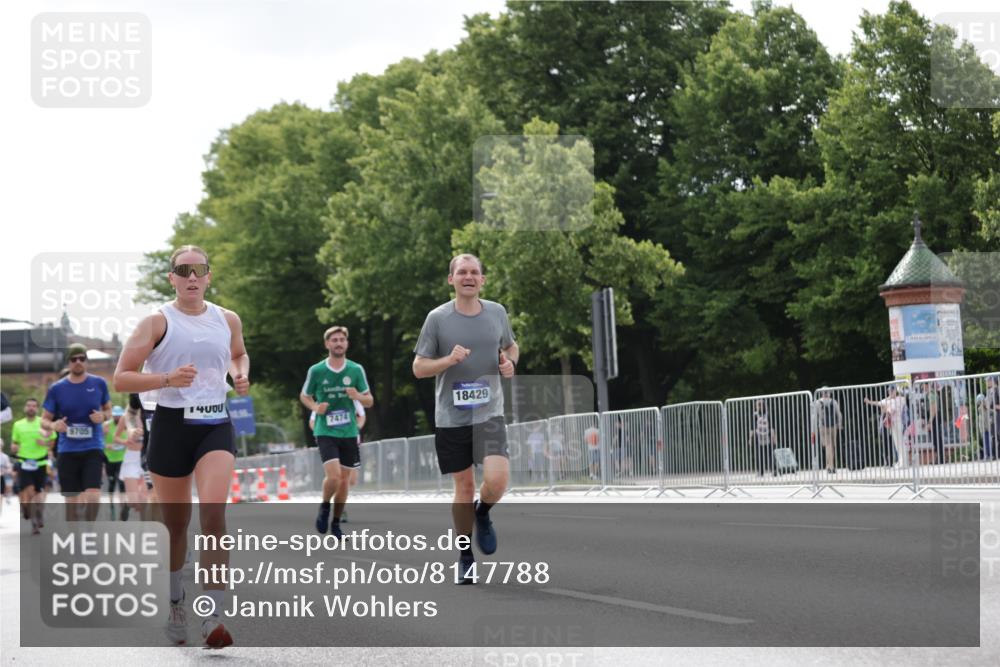 29.06.2025 - hella hamburg halbmarathon Jannik Wohlers http://msf.ph/oto/8147788 29.06.2025 10:11:43 Lombardsbrücke 1062, 1790, 2661, 7474, 9253, 9705, 10409, 11509, 11525, 11537, 11581, 13171, 13542, 14060, 14196, 14313, 15137, 16379, 16976, 18261, 18395, 18429, 18655 meine-sportfotos.de