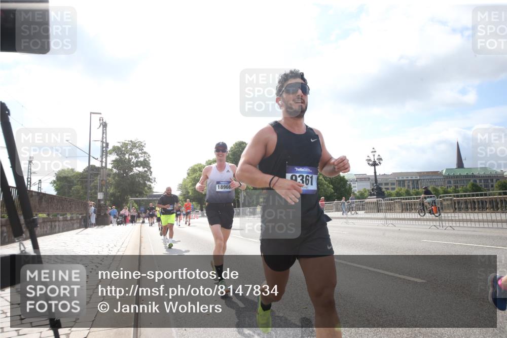29.06.2025 - hella hamburg halbmarathon Jannik Wohlers http://msf.ph/oto/8147834 29.06.2025 10:05:46 Lombardsbrücke 1842, 3062, 4542, 4868, 5431, 6014, 6314, 7138, 7741, 8051, 8316, 9361, 10781, 13042, 13054, 13481, 14369, 14987, 15113, 15145, 15229, 15537, 15766, 15772, 16441, 16687, 17239, 17746, 18768, 18857, 18966 meine-sportfotos.de