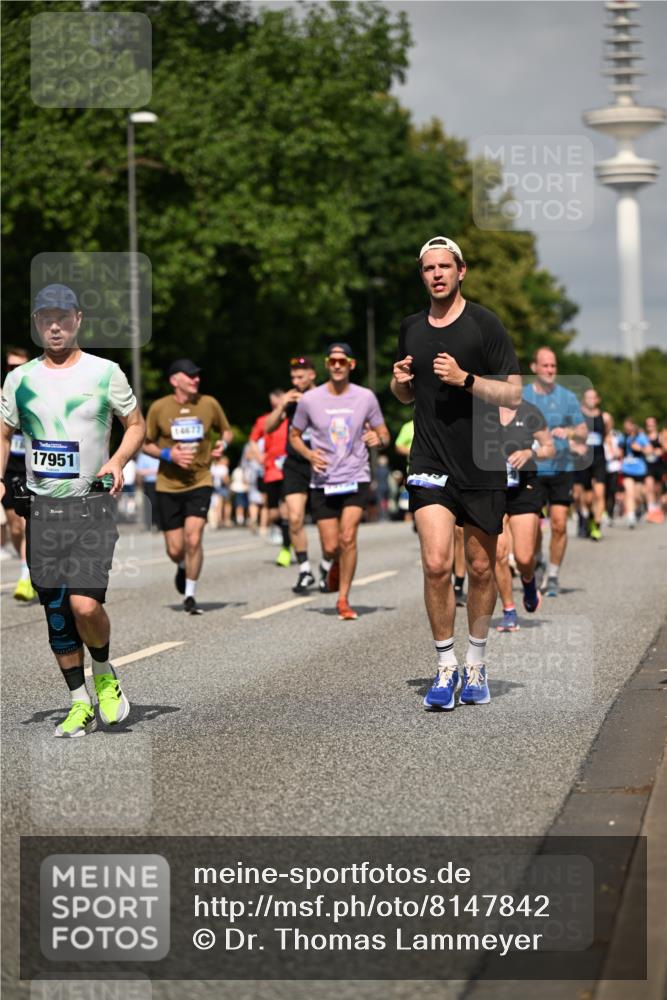 29.06.2025 - hella hamburg halbmarathon Dr. Thomas Lammeyer http://msf.ph/oto/8147842 29.06.2025 10:06:03 Kennedybrücke 1184, 1329, 1364, 1453, 1464, 1724, 1729, 1881, 1940, 2591, 3039, 3169, 3199, 4286, 4328, 4649, 5547, 5602, 5603, 6327, 6438, 7031, 7189, 7223, 8191, 8926, 9156, 9230, 9353, 9741, 10177, 10882 meine-sportfotos.de