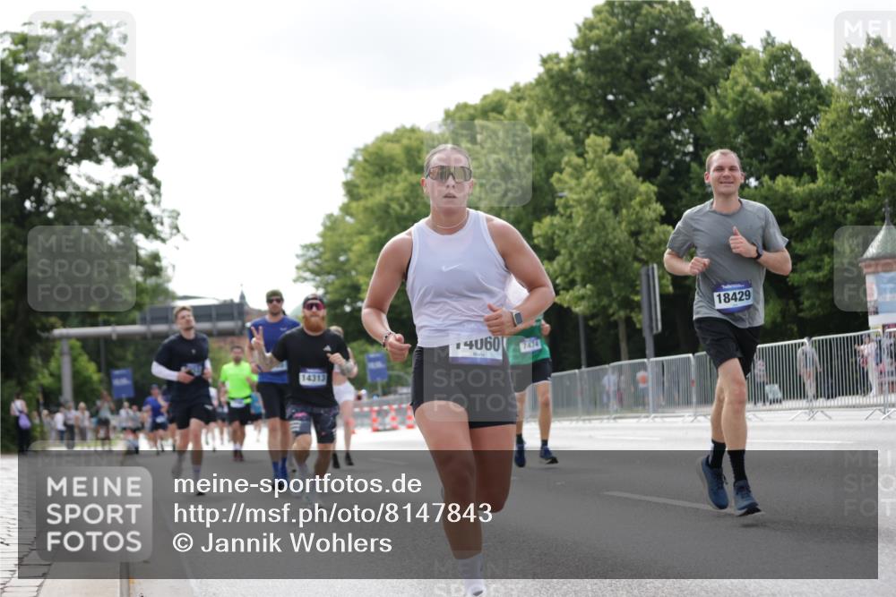 29.06.2025 - hella hamburg halbmarathon Jannik Wohlers http://msf.ph/oto/8147843 29.06.2025 10:11:45 Lombardsbrücke 1062, 1790, 2661, 3746, 7474, 9253, 9705, 10409, 11509, 11525, 11537, 11581, 13171, 13542, 14060, 14196, 14313, 14863, 15137, 16379, 16976, 18395, 18429, 18655 meine-sportfotos.de