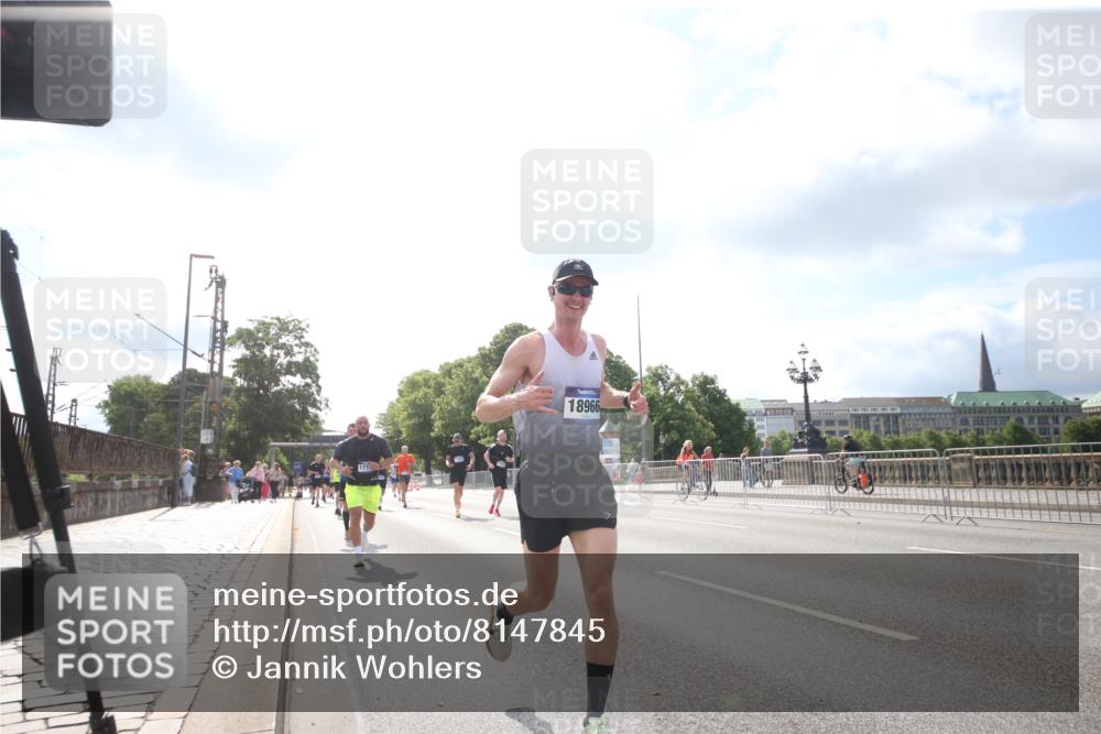 29.06.2025 - hella hamburg halbmarathon Jannik Wohlers http://msf.ph/oto/8147845 29.06.2025 10:05:47 Lombardsbrücke 3062, 4542, 4868, 5431, 6014, 6314, 7138, 7741, 8051, 8316, 9361, 10781, 13042, 13054, 13481, 13863, 14369, 14987, 15113, 15145, 15229, 15537, 15766, 15772, 16441, 16687, 17239, 17746, 18768, 18966 meine-sportfotos.de