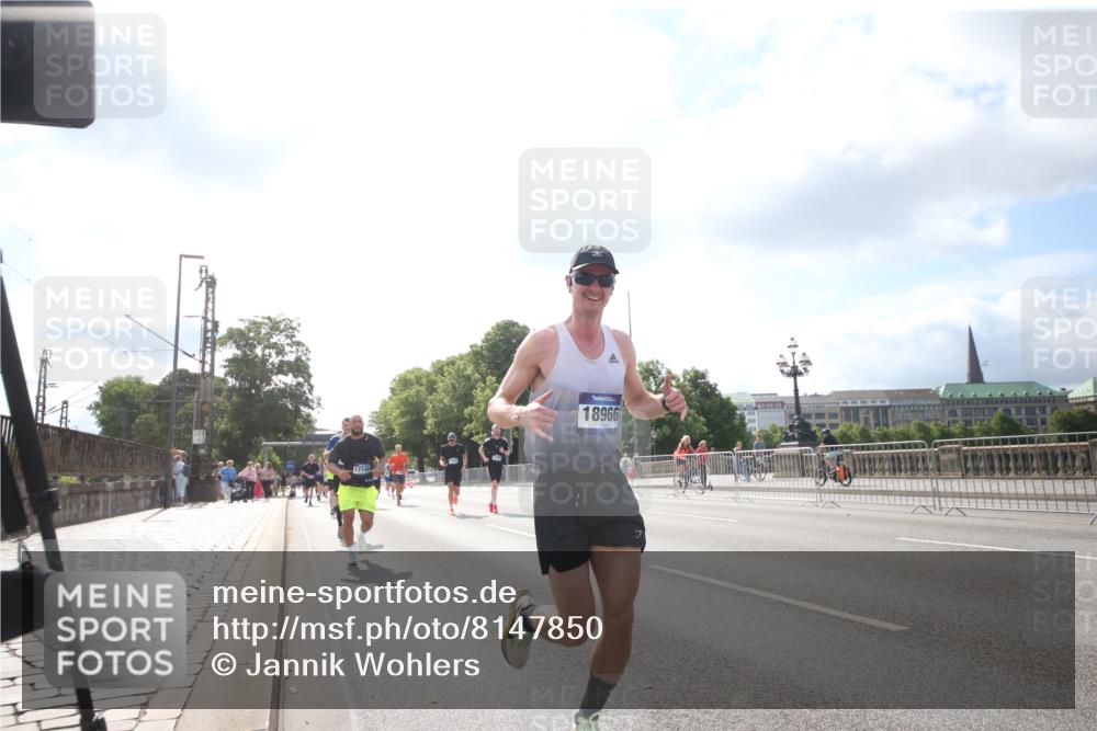 29.06.2025 - hella hamburg halbmarathon Jannik Wohlers http://msf.ph/oto/8147850 29.06.2025 10:05:47 Lombardsbrücke 3062, 4542, 4868, 5431, 6014, 6314, 7138, 7741, 8051, 8316, 9361, 10781, 13042, 13054, 13481, 13863, 14369, 14987, 15113, 15145, 15229, 15537, 15766, 15772, 16441, 16687, 17239, 17746, 18768, 18966 meine-sportfotos.de