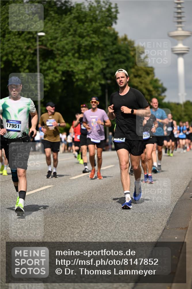 29.06.2025 - hella hamburg halbmarathon Dr. Thomas Lammeyer http://msf.ph/oto/8147852 29.06.2025 10:06:03 Kennedybrücke 1184, 1329, 1364, 1453, 1464, 1724, 1729, 1881, 1940, 2591, 3039, 3169, 3199, 4286, 4328, 4649, 5547, 5602, 5603, 6327, 6438, 7031, 7189, 7223, 8191, 8926, 9156, 9230, 9353, 9741, 10177, 10882 meine-sportfotos.de