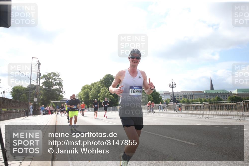 29.06.2025 - hella hamburg halbmarathon Jannik Wohlers http://msf.ph/oto/8147855 29.06.2025 10:05:47 Lombardsbrücke 3062, 4542, 4868, 5431, 6014, 6314, 7138, 7741, 8051, 8316, 9361, 10781, 13042, 13054, 13481, 13863, 14369, 14987, 15113, 15145, 15229, 15537, 15766, 15772, 16441, 16687, 17239, 17746, 18768, 18966 meine-sportfotos.de