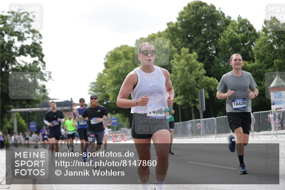 29.06.2025 - hella hamburg halbmarathon Jannik Wohlers http://msf.ph/oto/8147860 29.06.2025 10:11:45 Lombardsbrücke 1062, 1790, 2661, 3746, 7474, 9253, 9705, 10409, 11509, 11525, 11537, 11581, 13171, 13542, 14060, 14196, 14313, 14863, 15137, 16379, 16976, 18395, 18429, 18655 meine-sportfotos.de