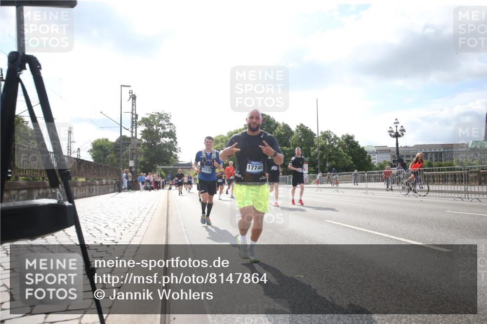 29.06.2025 - hella hamburg halbmarathon Jannik Wohlers http://msf.ph/oto/8147864 29.06.2025 10:05:49 Lombardsbrücke 1245, 1766, 3062, 4542, 4868, 5431, 6314, 7138, 8051, 8316, 9361, 10781, 13042, 13054, 13481, 13863, 14369, 14987, 15113, 15145, 15229, 15462, 15537, 15772, 17239, 17746, 18768, 18966 meine-sportfotos.de