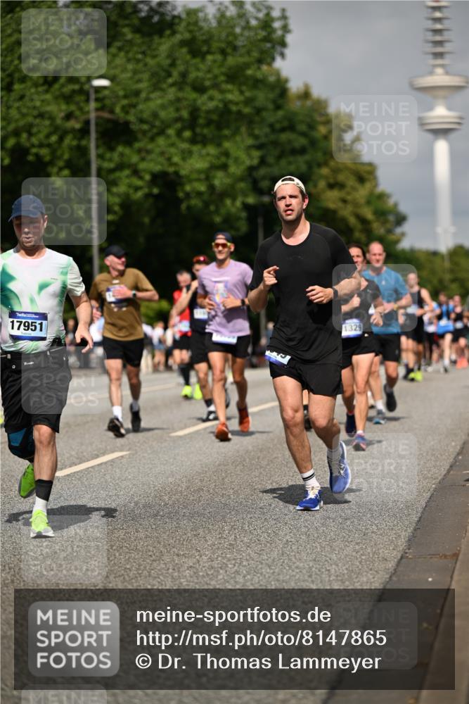 29.06.2025 - hella hamburg halbmarathon Dr. Thomas Lammeyer http://msf.ph/oto/8147865 29.06.2025 10:06:03 Kennedybrücke 1184, 1329, 1364, 1453, 1464, 1724, 1729, 1881, 1940, 2591, 3039, 3169, 3199, 4286, 4328, 4649, 5547, 5602, 5603, 6327, 6438, 7031, 7189, 7223, 8191, 8926, 9156, 9230, 9353, 9741, 10177, 10882 meine-sportfotos.de