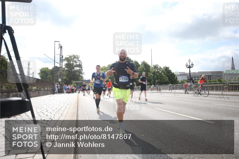 29.06.2025 - hella hamburg halbmarathon Jannik Wohlers http://msf.ph/oto/8147867 29.06.2025 10:05:49 Lombardsbrücke 1245, 1766, 3062, 4542, 4868, 5431, 6314, 7138, 8051, 8316, 9361, 10781, 13042, 13054, 13481, 13863, 14369, 14987, 15113, 15145, 15229, 15462, 15537, 15772, 17239, 17746, 18768, 18966 meine-sportfotos.de