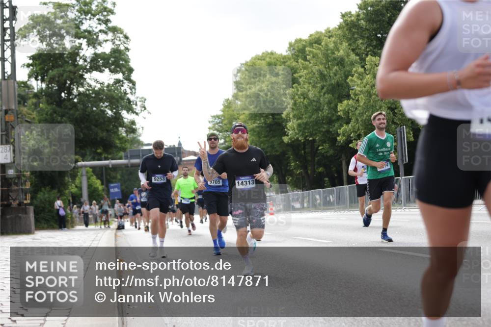 29.06.2025 - hella hamburg halbmarathon Jannik Wohlers http://msf.ph/oto/8147871 29.06.2025 10:11:46 Lombardsbrücke 1062, 1790, 2661, 3746, 5176, 6871, 7474, 9253, 9705, 11509, 11525, 11537, 11581, 13171, 14060, 14196, 14313, 14863, 15137, 16379, 16976, 18429, 18655 meine-sportfotos.de