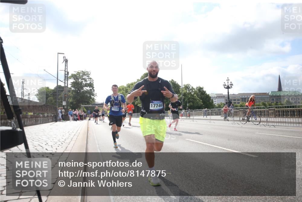 29.06.2025 - hella hamburg halbmarathon Jannik Wohlers http://msf.ph/oto/8147875 29.06.2025 10:05:49 Lombardsbrücke 1245, 1766, 3062, 4542, 4868, 5431, 6314, 7138, 8051, 8316, 9361, 10781, 13042, 13054, 13481, 13863, 14369, 14987, 15113, 15145, 15229, 15462, 15537, 15772, 17239, 17746, 18768, 18966 meine-sportfotos.de
