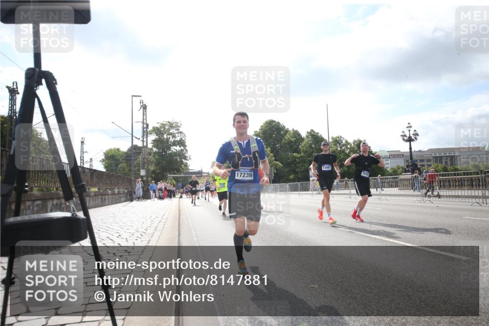 29.06.2025 - hella hamburg halbmarathon Jannik Wohlers http://msf.ph/oto/8147881 29.06.2025 10:05:50 Lombardsbrücke 1245, 1766, 3062, 4542, 4666, 4868, 5431, 6314, 7138, 8316, 9361, 10781, 13042, 13054, 13481, 13863, 14369, 14987, 15113, 15145, 15229, 15462, 15537, 15772, 17239, 17746, 18042, 18768, 18966 meine-sportfotos.de