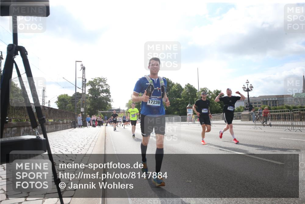 29.06.2025 - hella hamburg halbmarathon Jannik Wohlers http://msf.ph/oto/8147884 29.06.2025 10:05:50 Lombardsbrücke 1245, 1766, 3062, 4542, 4666, 4868, 5431, 6314, 7138, 8316, 9361, 10781, 13042, 13054, 13481, 13863, 14369, 14987, 15113, 15145, 15229, 15462, 15537, 15772, 17239, 17746, 18042, 18768, 18966 meine-sportfotos.de