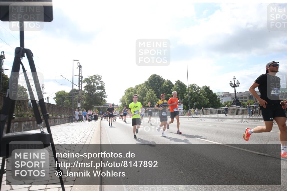 29.06.2025 - hella hamburg halbmarathon Jannik Wohlers http://msf.ph/oto/8147892 29.06.2025 10:05:51 Lombardsbrücke 1245, 1766, 4542, 4666, 4868, 5431, 6314, 7138, 8316, 9361, 10781, 13054, 13481, 13863, 14369, 14987, 15113, 15145, 15229, 15462, 15537, 15772, 17239, 17746, 18042, 18768, 18966 meine-sportfotos.de