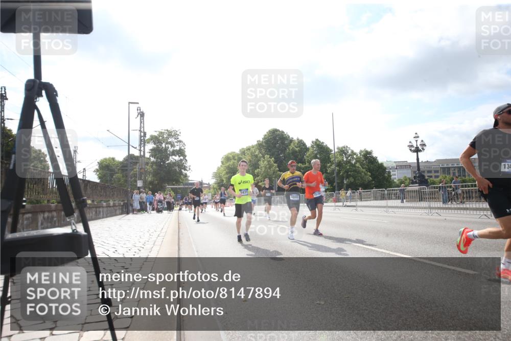 29.06.2025 - hella hamburg halbmarathon Jannik Wohlers http://msf.ph/oto/8147894 29.06.2025 10:05:51 Lombardsbrücke 1245, 1766, 4542, 4666, 4868, 5431, 6314, 7138, 8316, 9361, 10781, 13054, 13481, 13863, 14369, 14987, 15113, 15145, 15229, 15462, 15537, 15772, 17239, 17746, 18042, 18768, 18966 meine-sportfotos.de