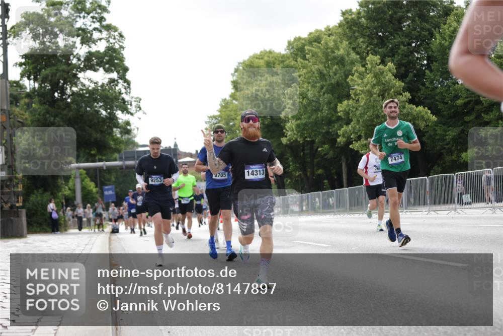 29.06.2025 - hella hamburg halbmarathon Jannik Wohlers http://msf.ph/oto/8147897 29.06.2025 10:11:46 Lombardsbrücke 1062, 1790, 2661, 3746, 5176, 6871, 7474, 9253, 9705, 11509, 11525, 11537, 11581, 13171, 14060, 14196, 14313, 14863, 15137, 16379, 16976, 18429, 18655 meine-sportfotos.de